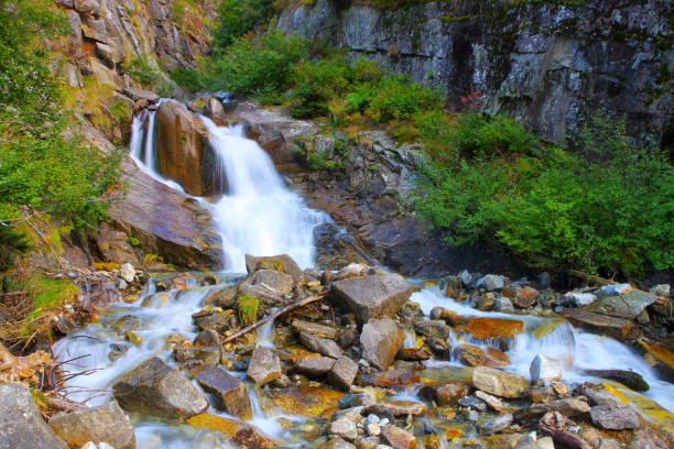 cascata in vallemaggia, ticino in svizzera - waterfall falling water maggia valley switzerland foto e immagini stock