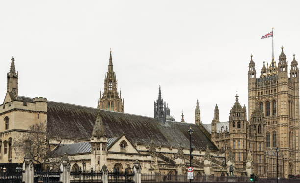 the palace of westminster is the meeting place of the house of commons and the house of lords. - westminster abbey city of westminster awe uk zdjęcia i obrazy z banku zdjęć