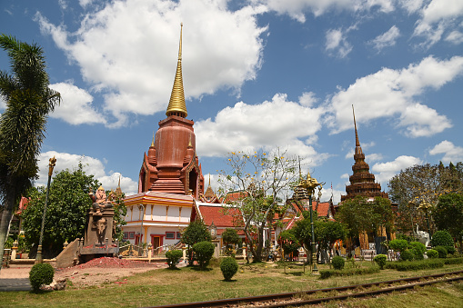 Wat Chang Hai or Wat Rat Buranaram is a beautiful temple in Pattani that is more than 300 years old and is a tourist attraction in Pattani. It is like the center of the mind of the Southern Thai people.