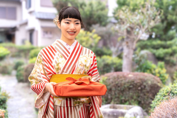 istock A woman in Japanese clothes holding a gift 2060411780