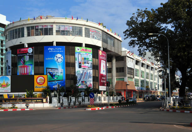 talat sao mall, lane xang avenue, vientiane, laos - developing countries urban scene outdoors horizontal imagens e fotografias de stock