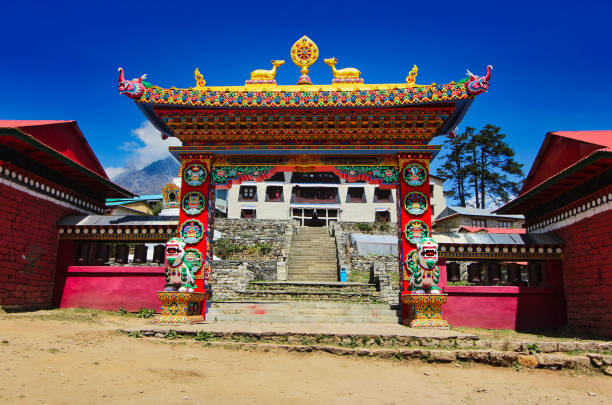 tengboche monastery - khumbu photos et images de collection