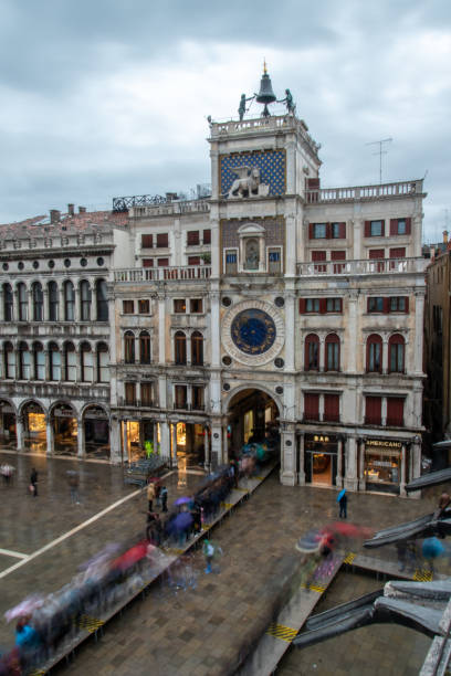 the st. mark's square in venice during bad weather and high tide - st marks cathedral photos et images de collection