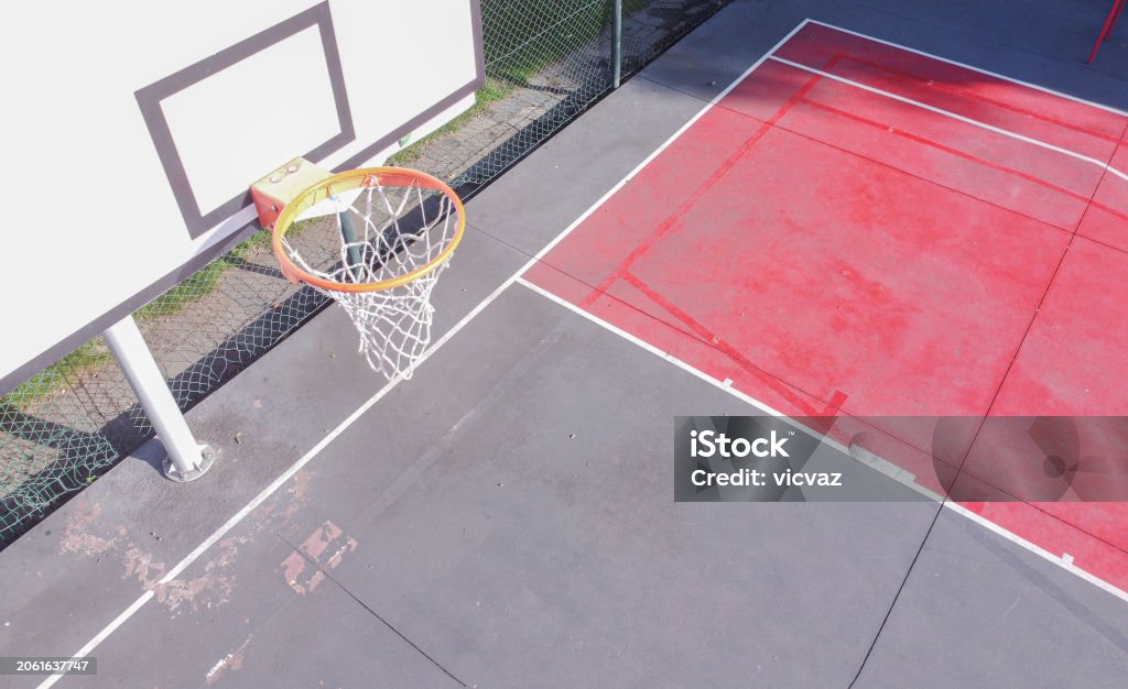 basketball basket seen from above from drone - Royaltyfri Basketkorg Bildbanksbilder basketball basket seen from above from drone - Royaltyfri Basketkorg Bildbanksbilder
