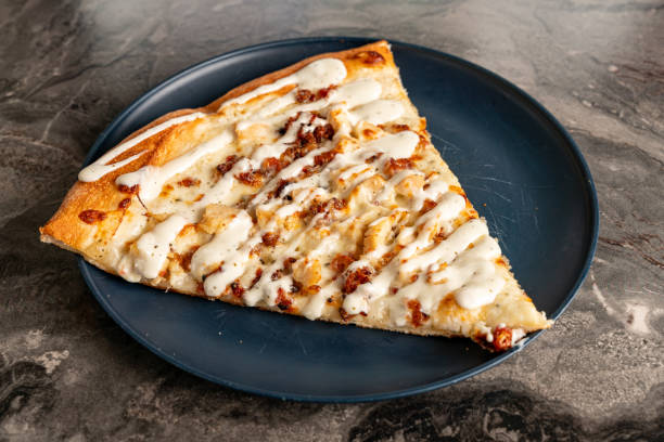 Pizzeria Chicken, bacon and ranch pizza pizza ranch dressing stock pictures, royalty-free photos & images