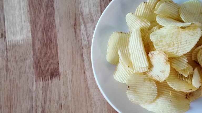 Potato chips in a rotating plate