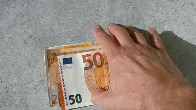 Counting euro banknotes