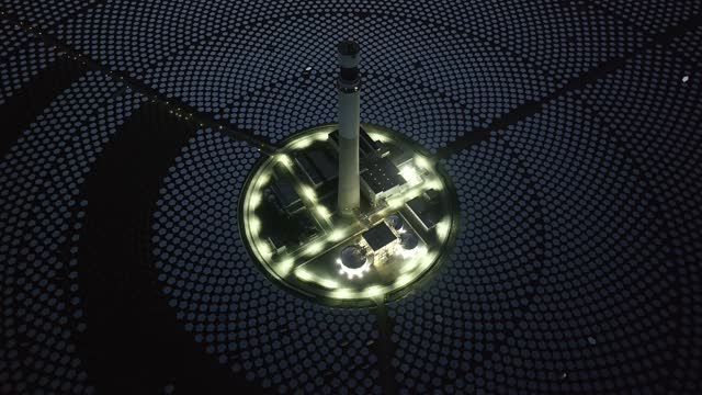 Solar power station that continuously generates electricity at night