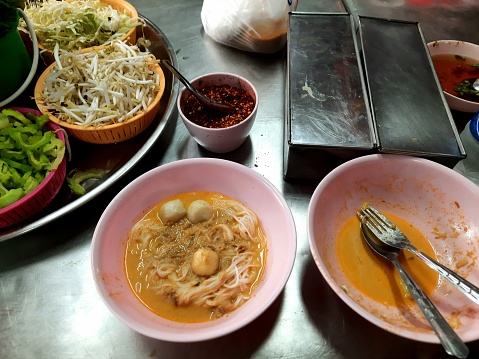 Eating Rice Noodle in Curry Soup with Fish meatballs - Bangkok Street Food.