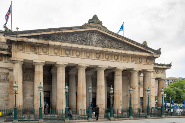 scottish national gallery in edinburgh. - national gallery di edinburgo foto e immagini stock