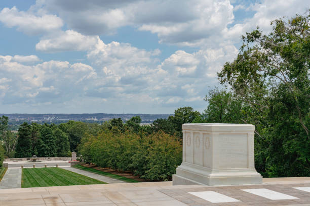 istock Tomb of the Unknown Soldier 2063443827