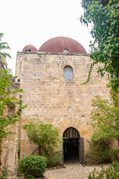 san giovanni degli eremiti church in palermo - san giovanni degli eremiti fotografías e imágenes de stock