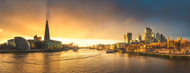 city of london skyscrapers at sunset - património mundial da unesco - fotografias e filmes do acervo