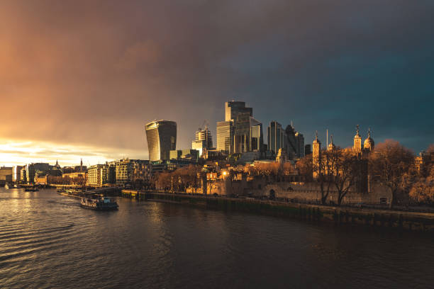 city of london skyscrapers at sunset - património mundial da unesco - fotografias e filmes do acervo