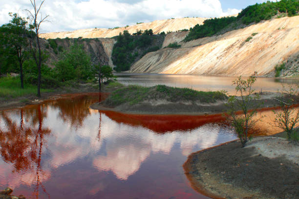 red contaminated water due to heavy metals from copper tailings - tailings container environment pollution imagens e fotografias de stock