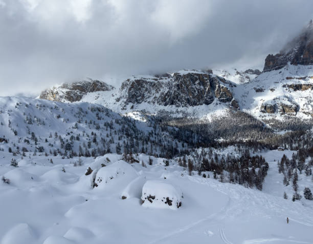 istock Cinque TorriCinque TorriCinque TorriCinque Torri 2065837998