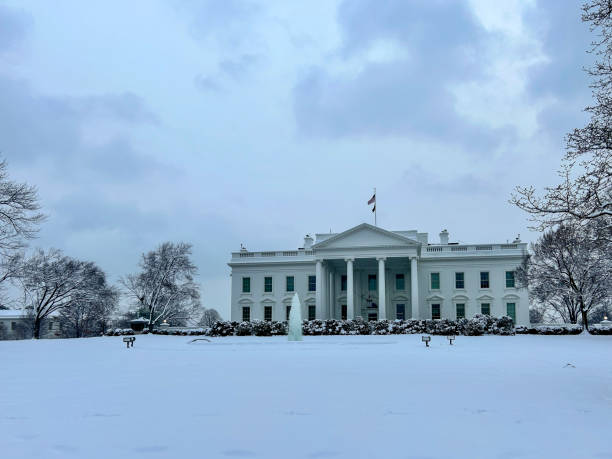istock Winter at the White House 2065883043