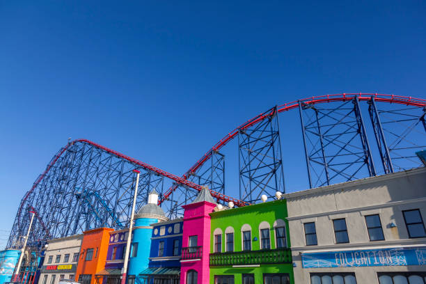 blackpool pleasure beach - rollercoaster blackpool england pleasure beach - fotografias e filmes do acervo