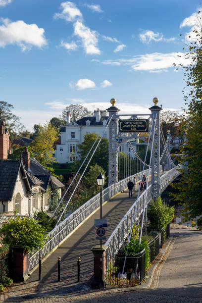 queens park bridge chester - chester england dee river suspension bridge bridge imagens e fotografias de stock