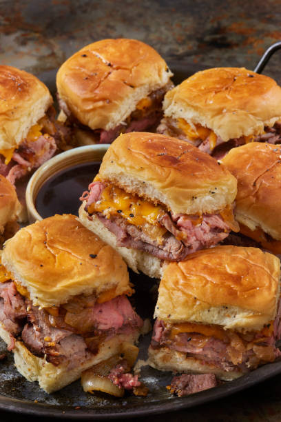 copycat hawaiian roll roast beef and cheddar sliders - pot roast pan roast beef meat fotografías e imágenes de stock