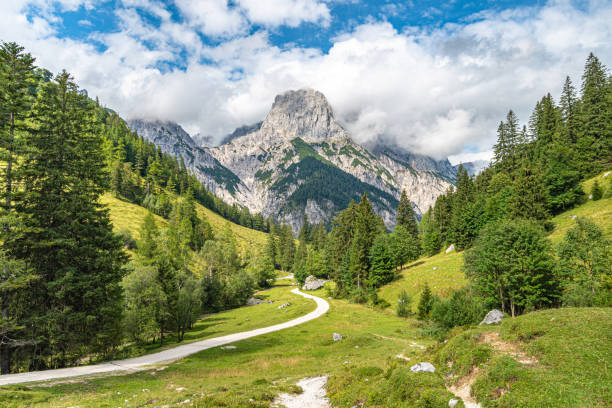 istock Klausbachtal mit Reiter Alm im Nationalpark Berchtesgaden 2066681370