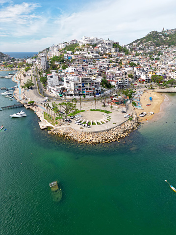 Vertical image capturing the iconic Roundabout of Illustrious Men in Acapulco, seen from an aerial vantage point
