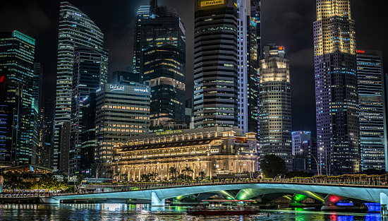 Singapore, 24 January 2024: Night Singapore, Marina Bay comes alive with dazzling glow of skyscrapers. cityscape is adorned with vibrant lights, creating mesmerizing spectacle of urban modernity