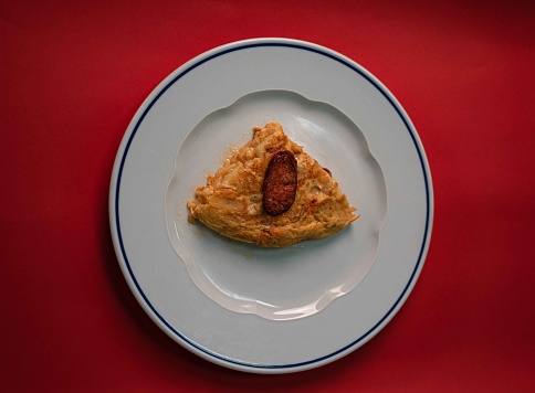 A tantalizing sight awaits as the Spanish potato omelette emerges from the kitchen, adorned with slices of flavorful chistorra, a cherished Basque chorizo. The aroma of sizzling chorizo blends harmoniously with the tender potatoes, promising a culinary journey through the heart of Basque country