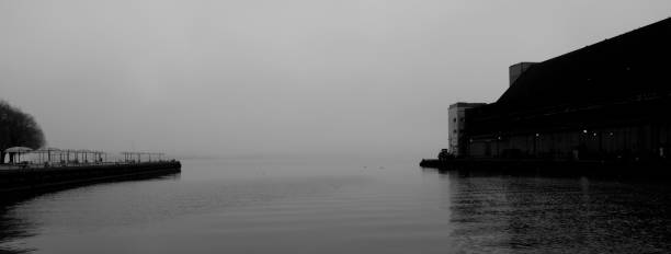 orla de toronto - toronto waterfront commercial dock canada - fotografias e filmes do acervo