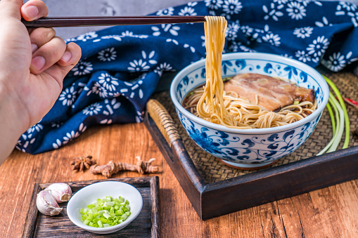 A bowl of Jiangsu Suzhou cuisine Fengzhen Meat Noodles