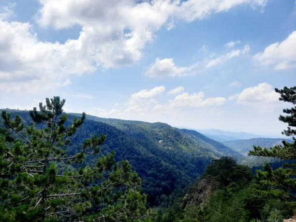 istock Summit Serenity: A Majestic Mountain Vista 2070289092