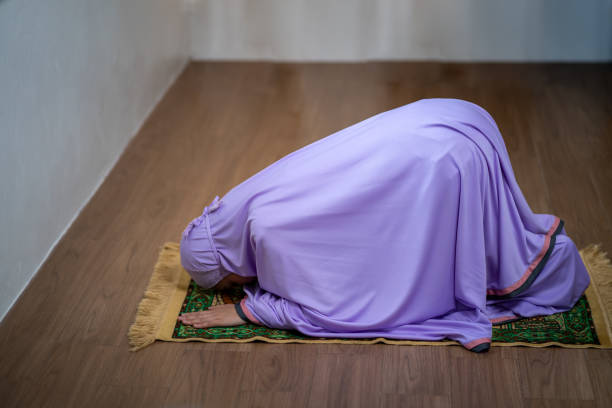 istock Asian Muslim woman prays inside her home during Ramadan 2070689183