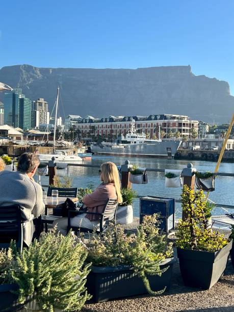 people dining outdoors, victoria and alfred waterfront, cape town, south africa - victoria and alfred imagens e fotografias de stock