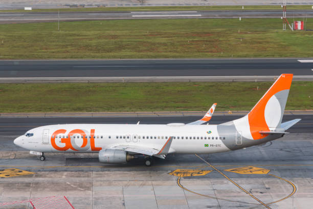 Gol Airlines Boeing 737 800 PR GTC plane, Congonhas Airport, São Paulo, Brazil. Plane seen up close on the airport runway. Gol Airlines Boeing 737 800 PR GTC plane, Congonhas Airport, São Paulo, Brazil. 02.17.24. Commercial plane seen up close on the airport runway. congonhas airport stock pictures, royalty-free photos & images