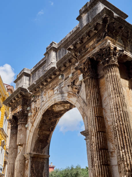 istock Arch of the Sergii. Pula, Croatia 2071329677
