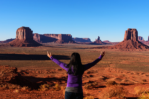 USA, Utah, Monument Valley, Woman enjoying view of Monument Valley in the evening