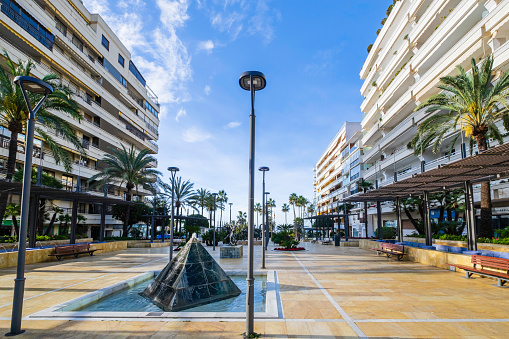 Fountains and bronze sculptures by to Salvador Dalí since 1998 are dislocated along the Avenida del Mar, a sort of an open-air museum next to the promenade and neighboring the old town of Marbella