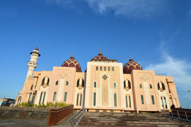 istock Grand Mosque Baitul Izzah Tarakan, Indonesia 2073146592