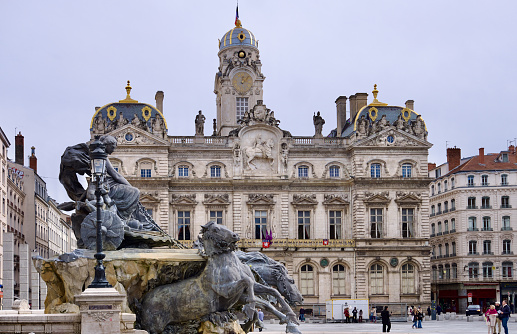 Famous bartholdi fountain in the foreground with the Lyon Town Hall in the background.