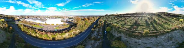 istock Panoramic View of Luton and Dunstable Town 2074809381