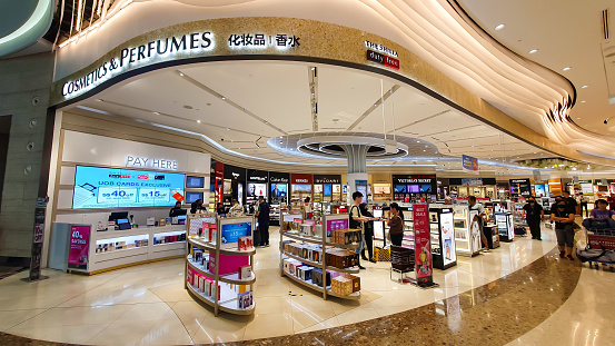 Changi, Singapore - ‎June 13, 2023 : Duty Free Shop Inside Of Terminal 4 Changi Airport. Changi Airport Is One Of The Busiest Passenger Hubs For Asia.