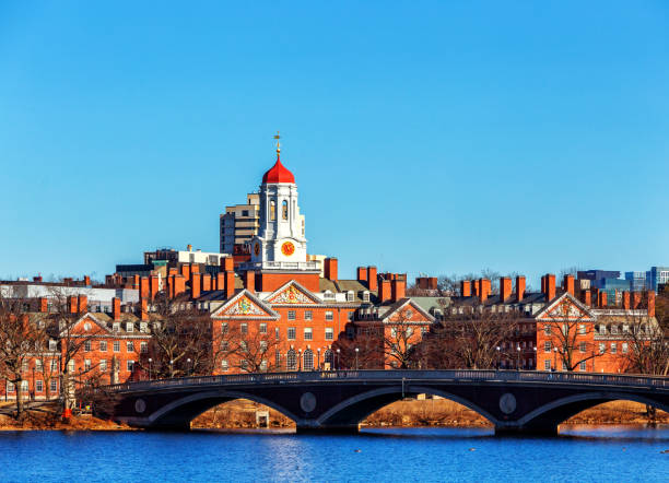 dunster house - universidade de harvard - charles river - weeks bridge - cambridge massachusetts - dunster house - fotografias e filmes do acervo