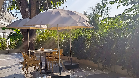 Patio Dining Set for 4 with Umbrellas