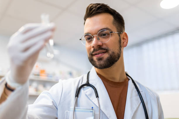 istock Male veterinarian working in laboratory. 2076262903