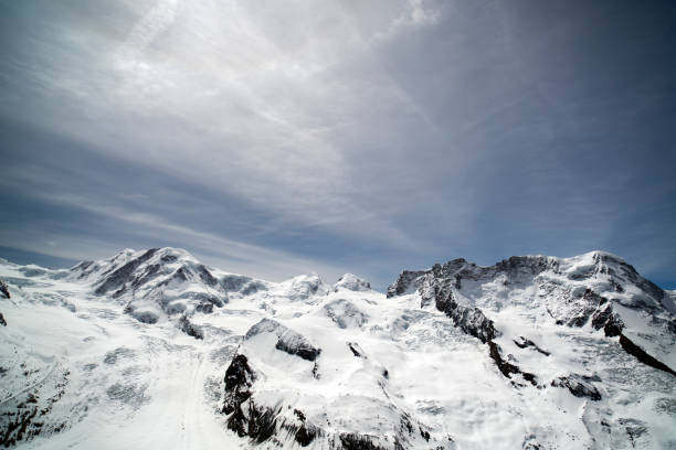 matterhorn in swtzerland - rock pinnacle cliff mountain peak - fotografias e filmes do acervo