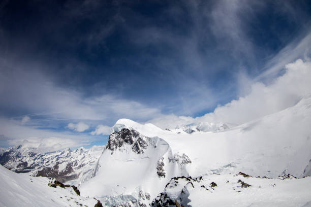 matterhorn in swtzerland - rock pinnacle cliff mountain peak imagens e fotografias de stock