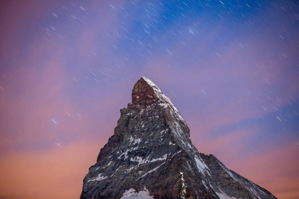 matterhorn in swtzerland - rock pinnacle cliff mountain peak imagens e fotografias de stock