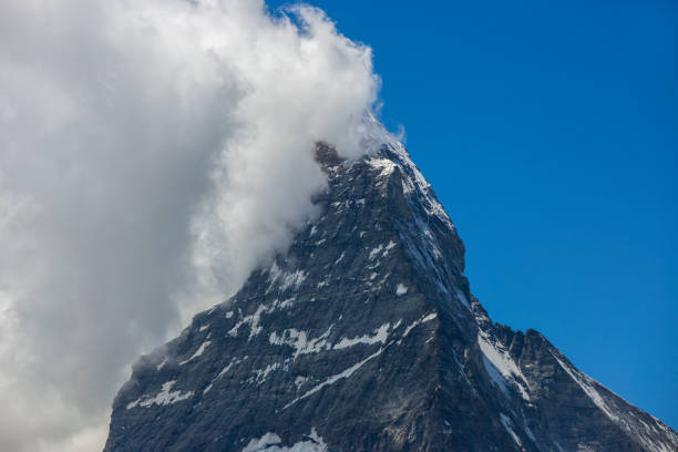 matterhorn in swtzerland - rock pinnacle cliff mountain peak imagens e fotografias de stock