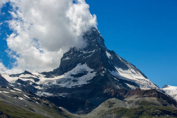 matterhorn in swtzerland - rock pinnacle cliff mountain peak imagens e fotografias de stock