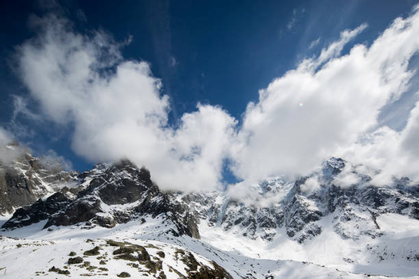 matterhorn in swtzerland - rock pinnacle cliff mountain peak imagens e fotografias de stock